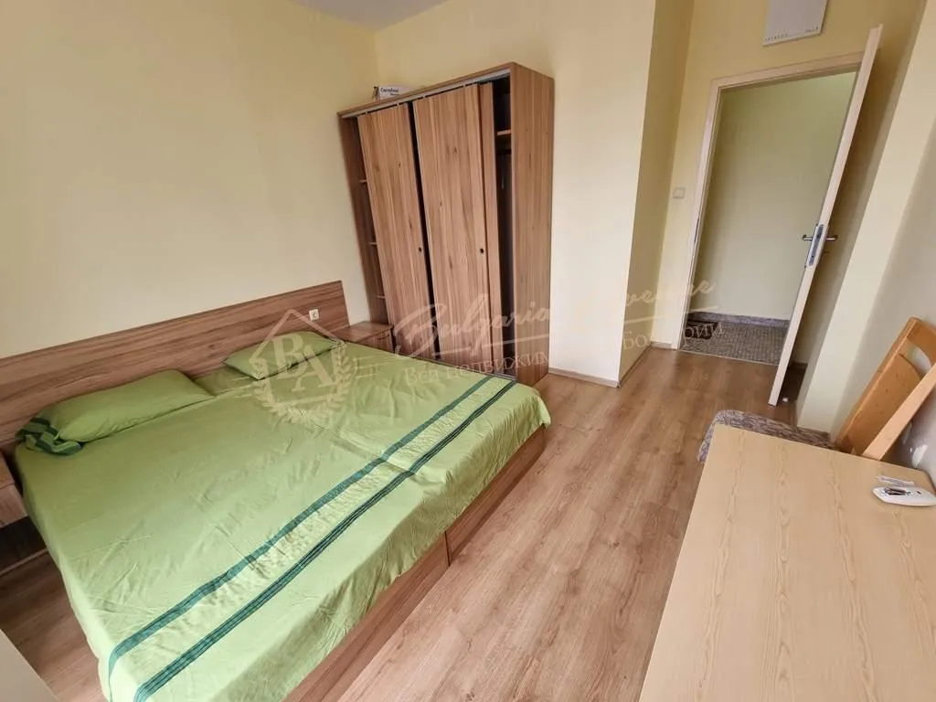 Светлая трехкомнатная квартира в центре Солнечного Берега в к-се "Флорес Парк"