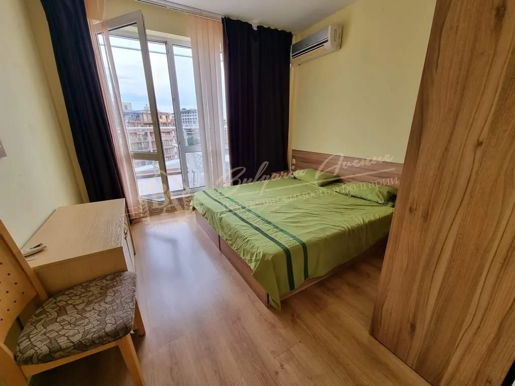 Светлая трехкомнатная квартира в центре Солнечного Берега в к-се "Флорес Парк"