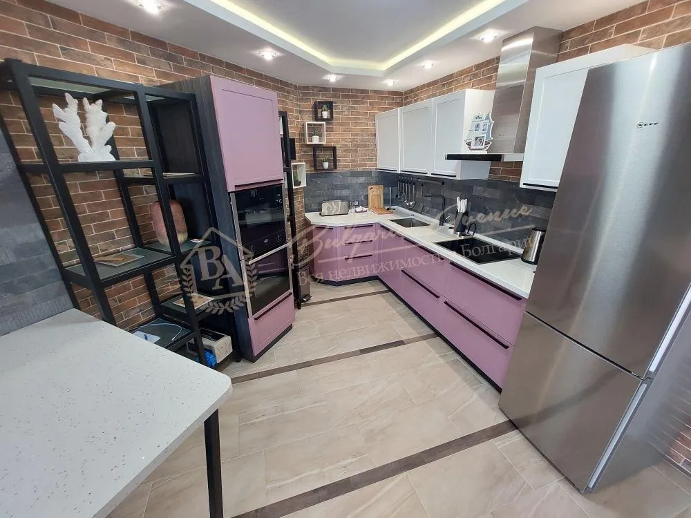 Большая квартира с тремя спальнями в городе Бургас, квартал у моря Лазур