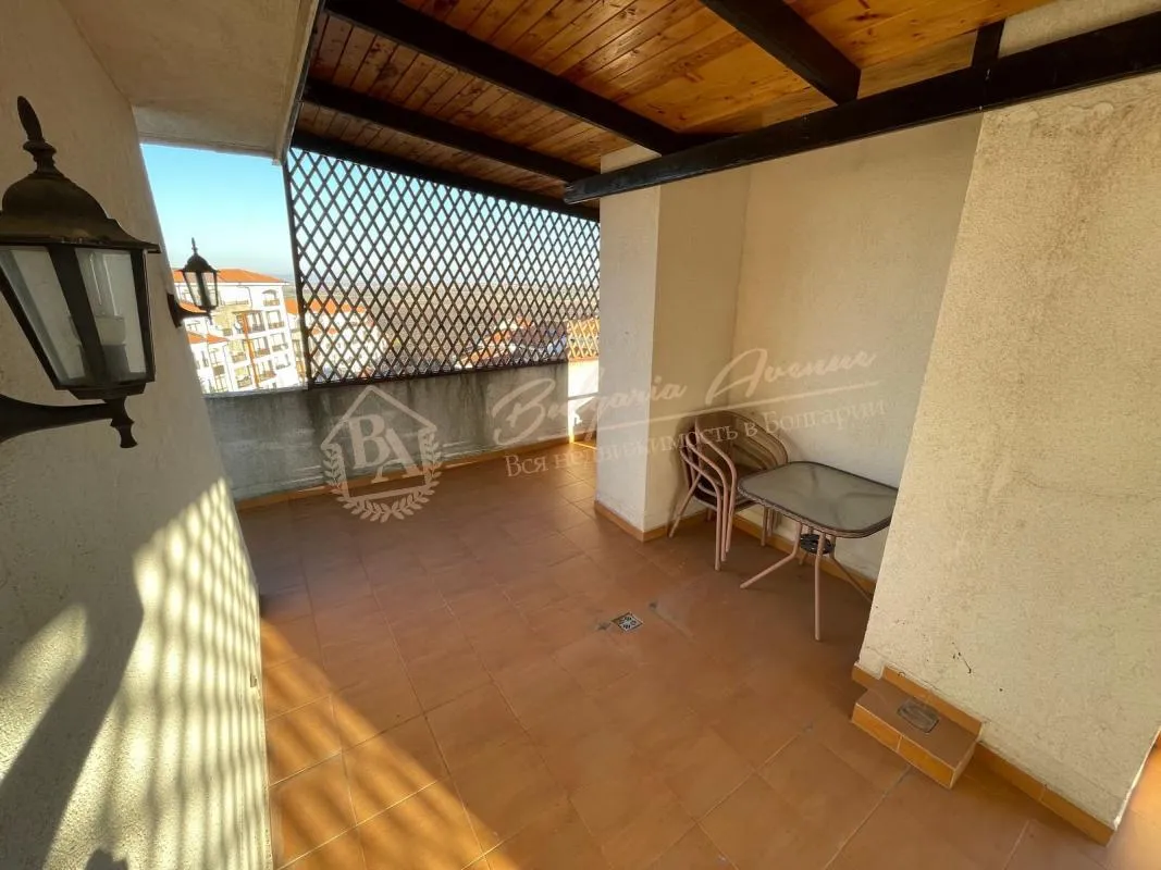 Трехкомнатный апартамент на 2 уровнях с мега-террасой в Ахелое