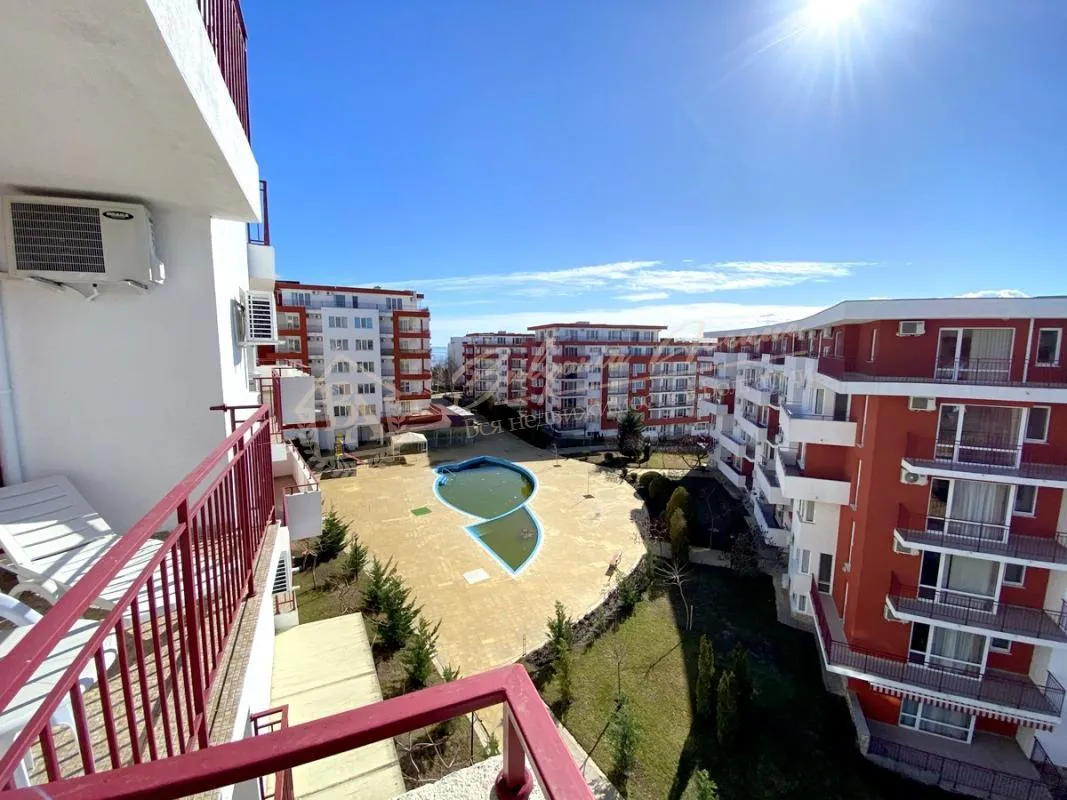 Квартира-студия с шикарным видом на море в комплексе на первой линии "Марина Вью Форт Бич", Святой Влас