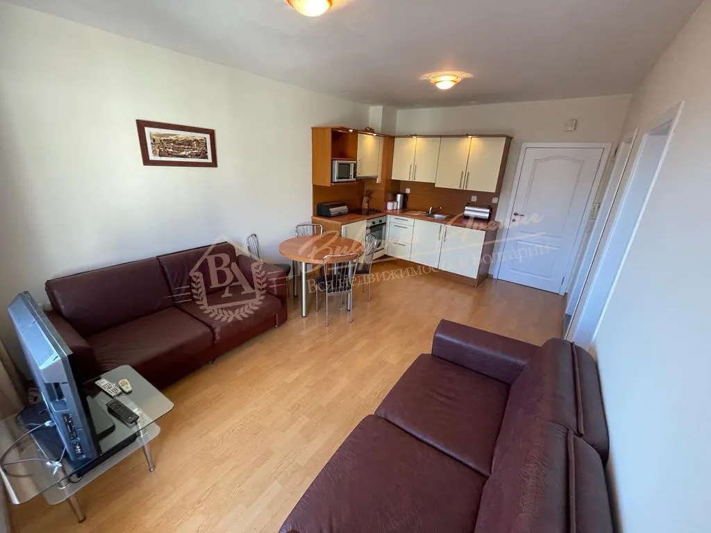 Апартамент с 1 спальней в комплексе "Долфин Бей-2", курорт Свети Влас, 200 м от пляжа, вид на море