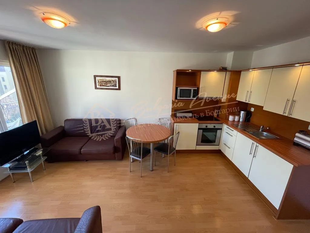 Апартамент с 1 спальней в комплексе "Долфин Бей-2", курорт Свети Влас, 200 м от пляжа, вид на море