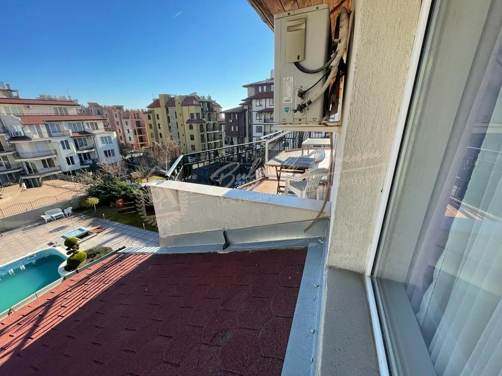 Апартамент с 1 спальней в комплексе "Долфин Бей-2", курорт Свети Влас, 200 м от пляжа, вид на море