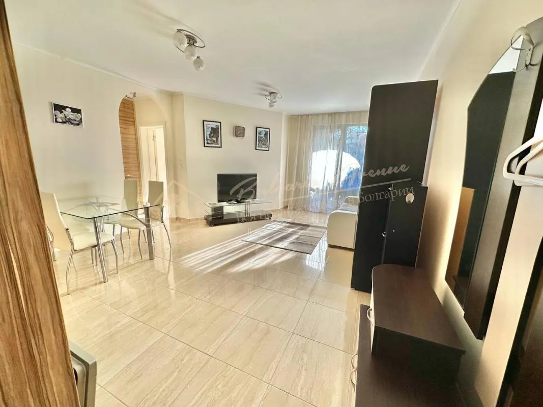 Двухкомнатная квартира в комплексе "Эстебан", Несебр - продажа. В подарок подземное паркоместо для автомобиля