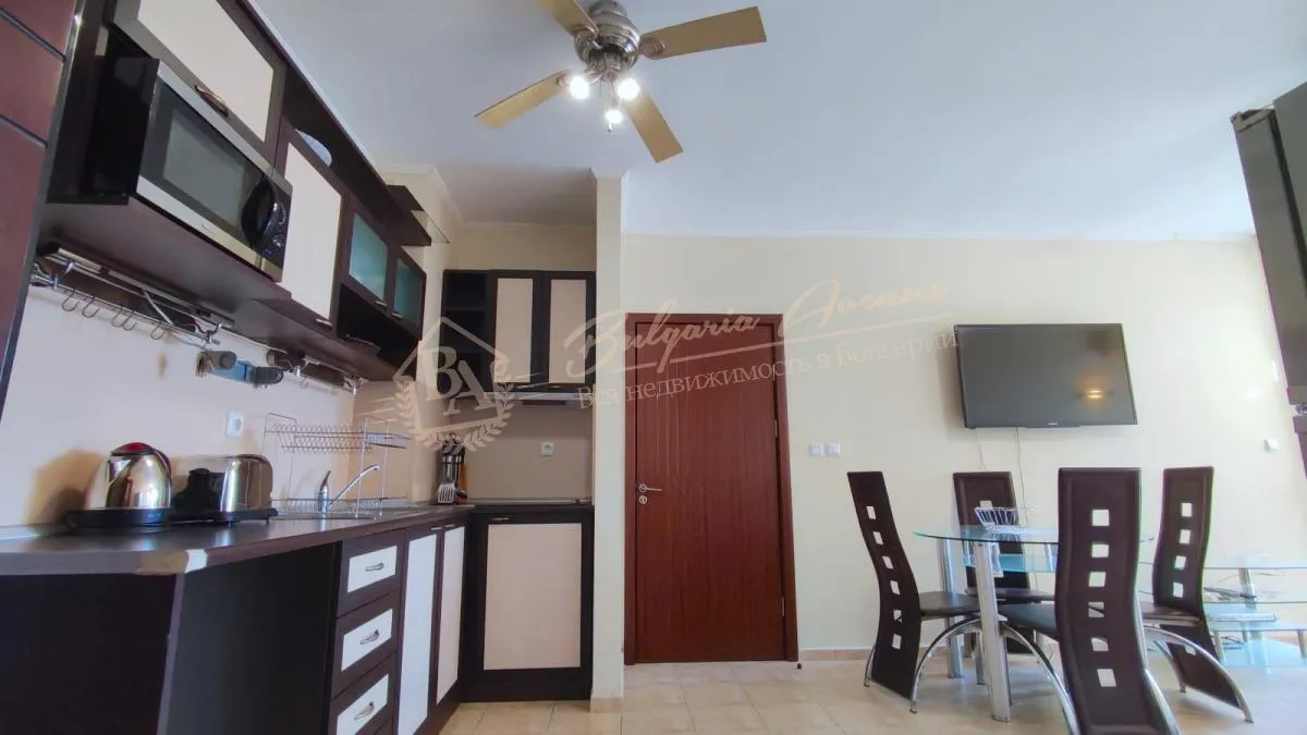 Трехкомнатный апартамент с видом на бассейн в комплексе "Аполлон-2"