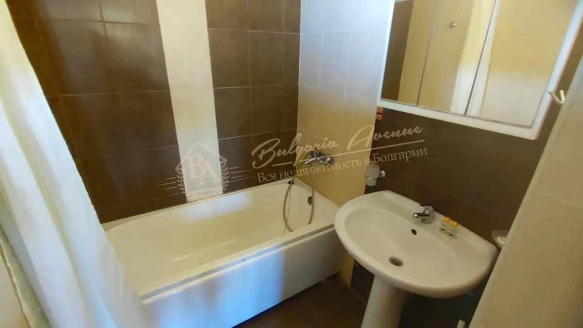 Трехкомнатный апартамент с видом на бассейн в комплексе "Аполлон-2"