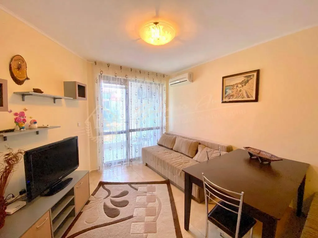 Трехкомнатный апартамент в комплексе Apollon, Несебр / Равда