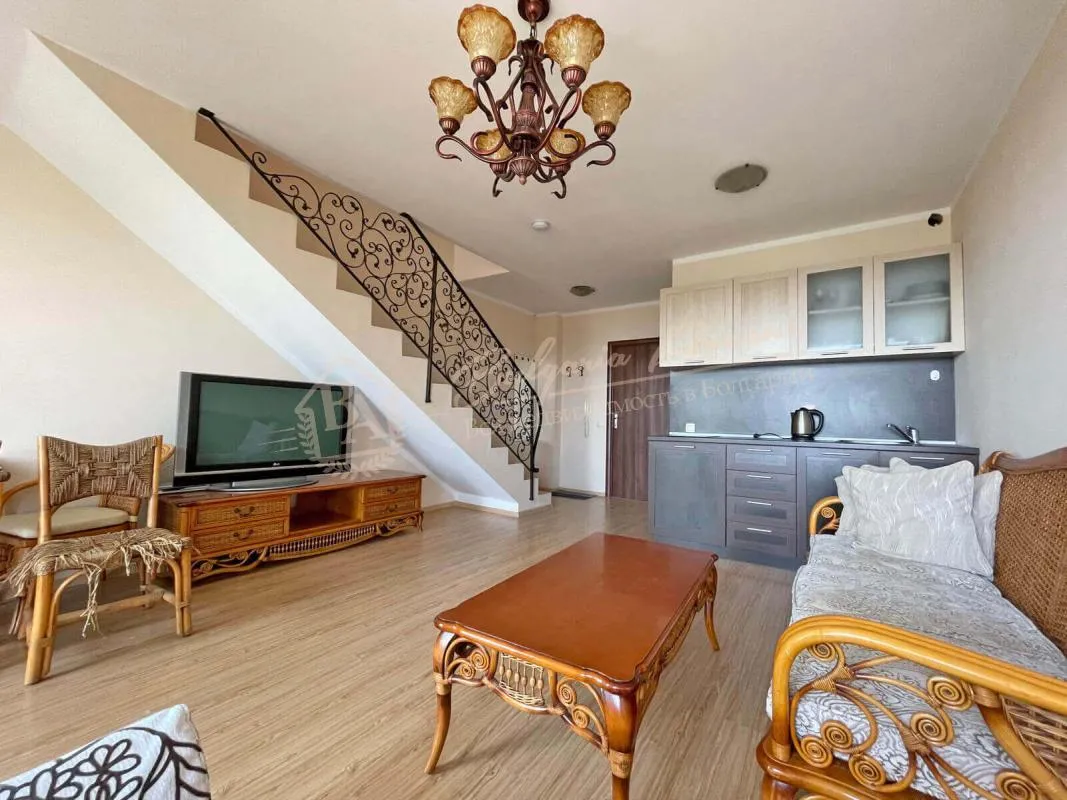 Двухуровневый апартамент с 2 спальнями в Chateau del Marina, Несебр