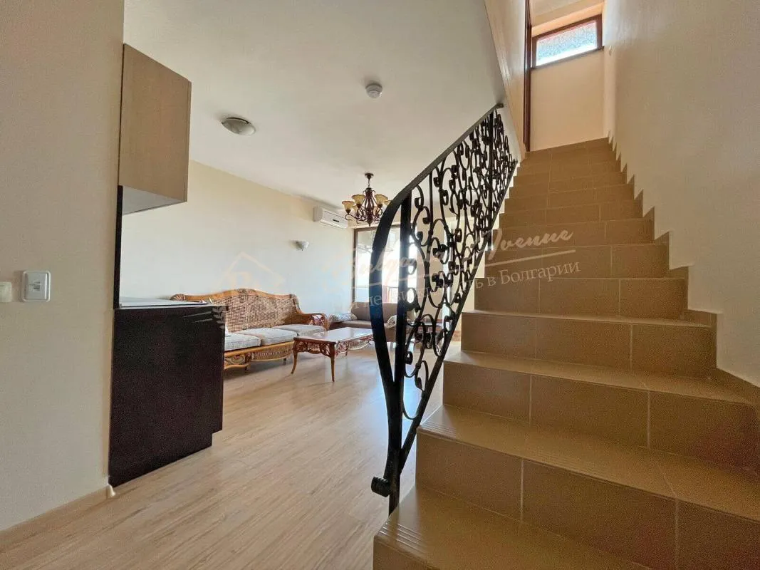 Двухуровневый апартамент с 2 спальнями в Chateau del Marina, Несебр