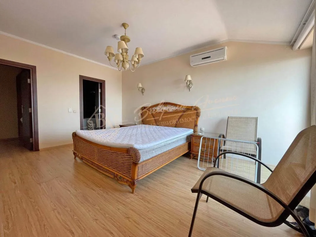 Двухуровневый апартамент с 2 спальнями в Chateau del Marina, Несебр