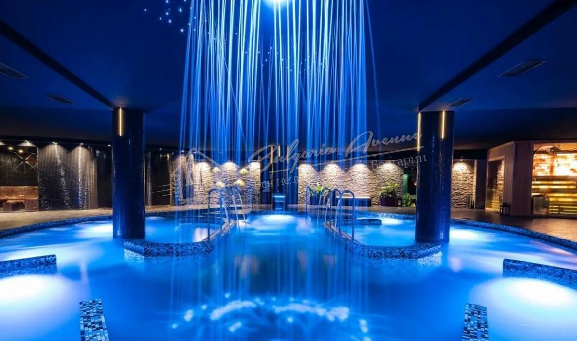 Двухкомнатный апартамент с видом на море в "Гранд Отель Свети Влас"