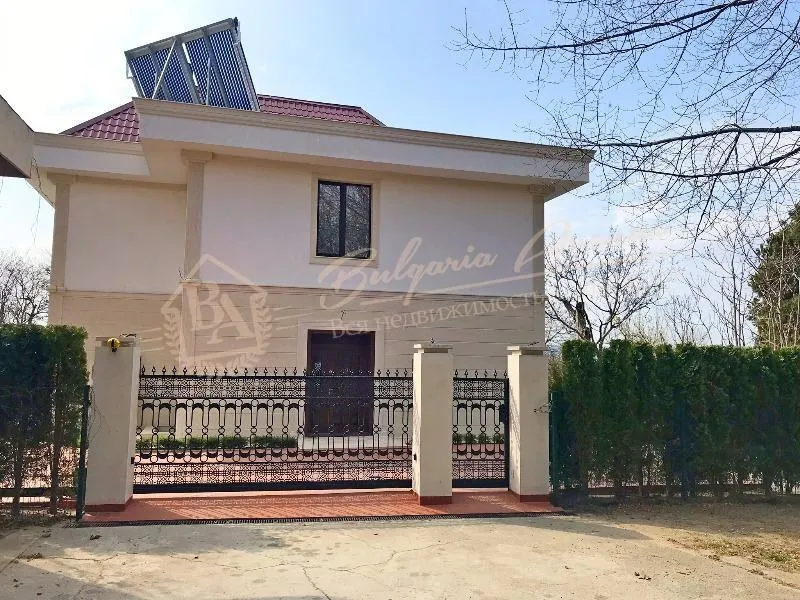 Прекрасный, трехэтажный особняк около Морского сада в г.Варна