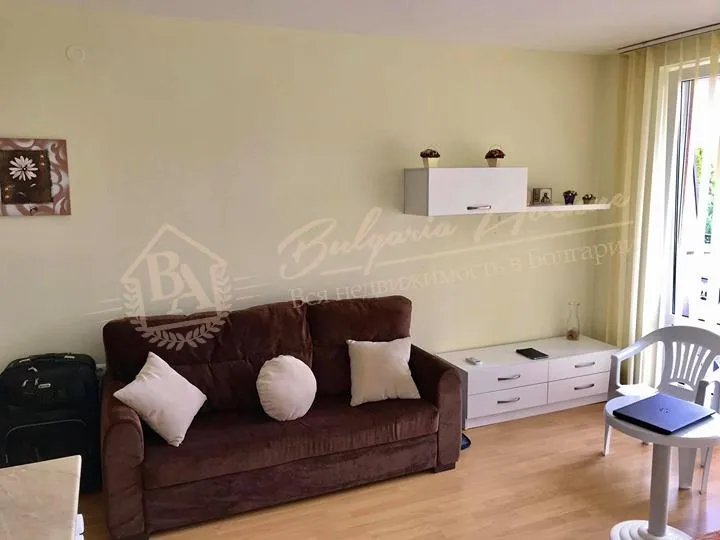 Однокомнатная квартира с хорошей мебелью у моря, к.Солнечный берег