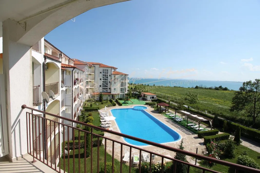 Меблированная студия с видом на море в метрах от пляжа в Равде