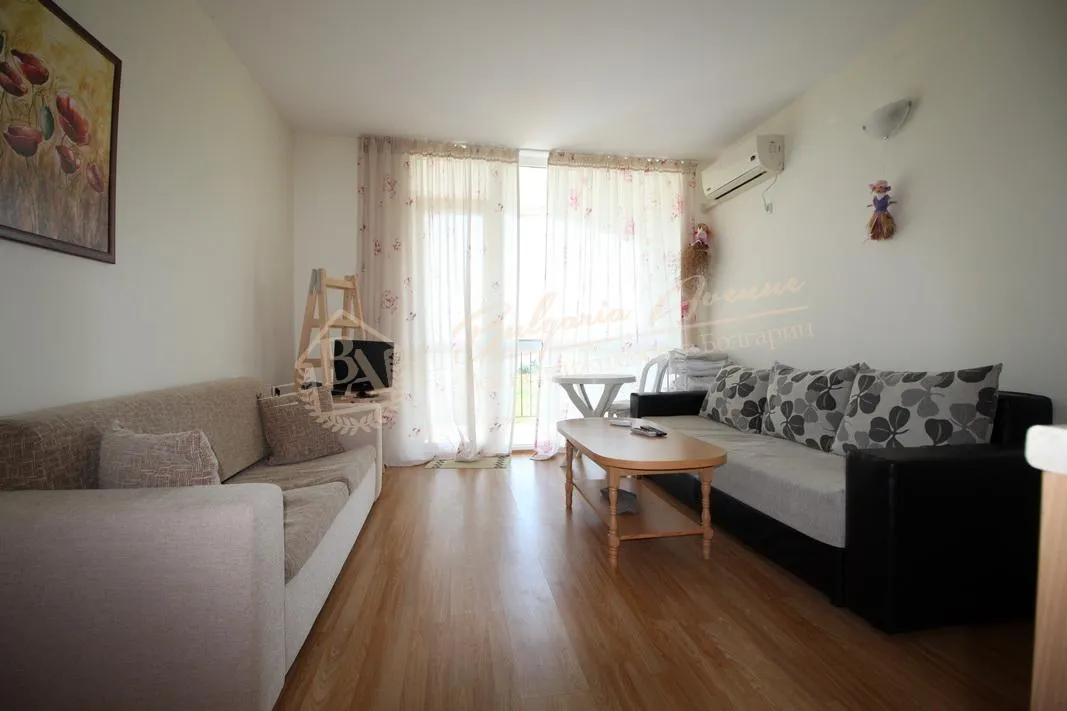 Меблированная студия с видом на море в метрах от пляжа в Равде