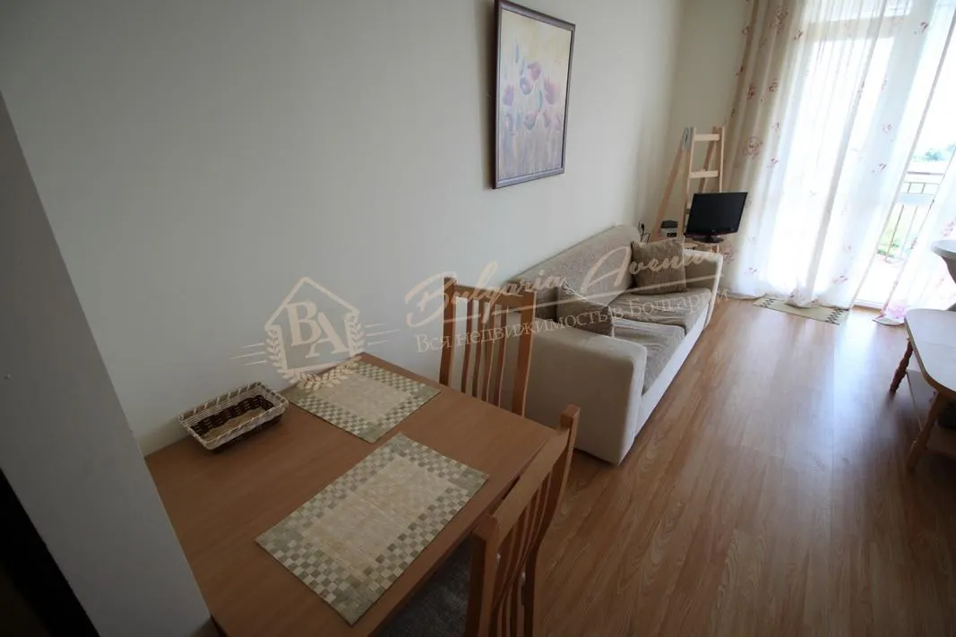 Меблированная студия с видом на море в метрах от пляжа в Равде