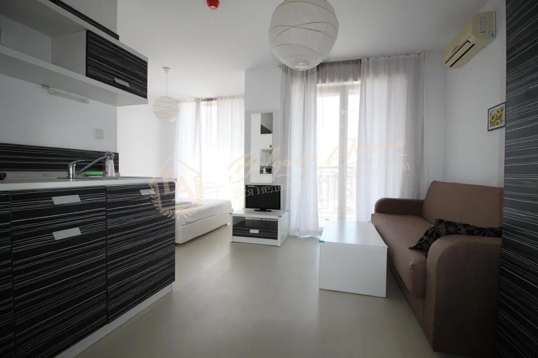 Бутиковая студия в закрытом комплексе с бассейном, к. Солнечный Берег