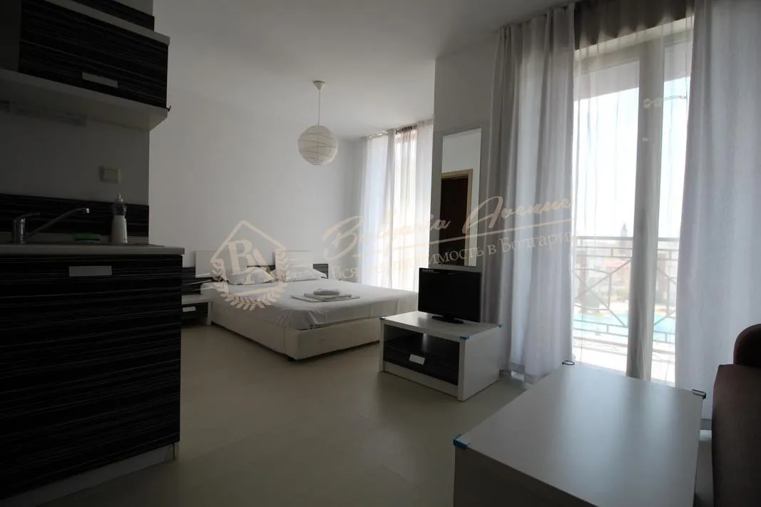 Бутиковая студия в закрытом комплексе с бассейном, к. Солнечный Берег