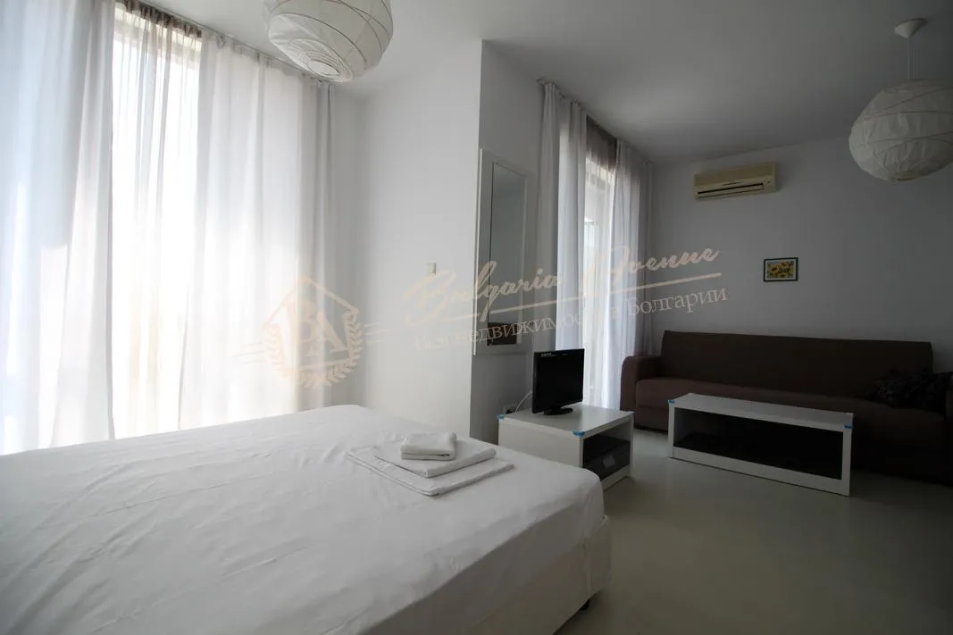 Бутиковая студия в закрытом комплексе с бассейном, к. Солнечный Берег