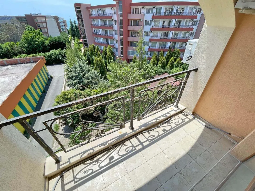 Студия в "Вилла Астория", Елените