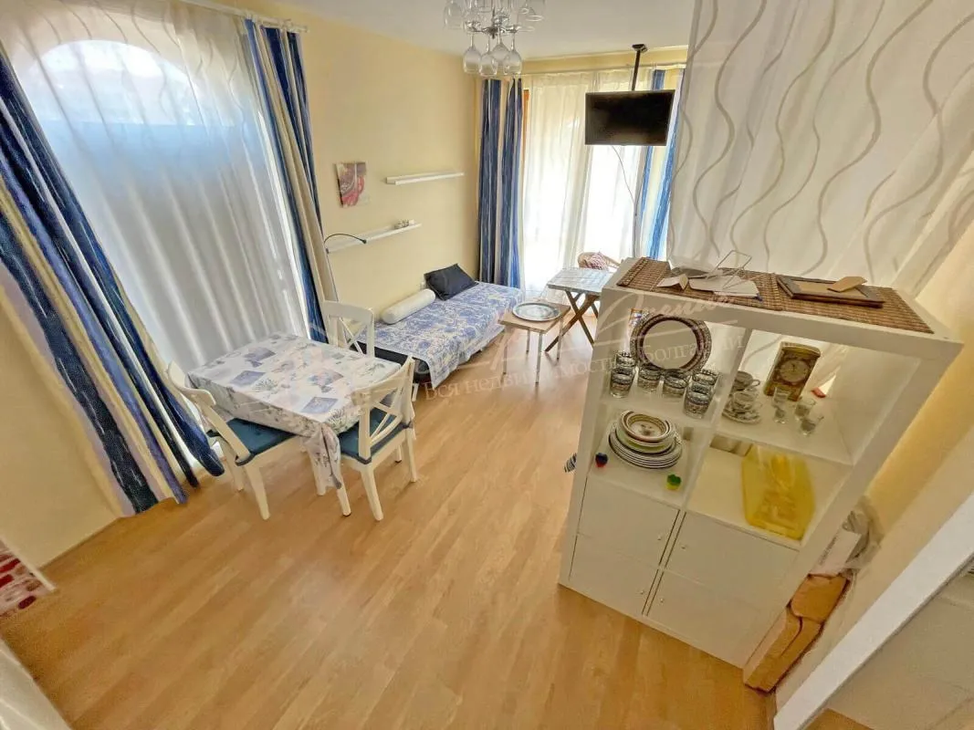 Студия в "Вилла Астория", Елените