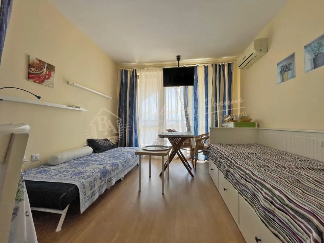 Студия в "Вилла Астория", Елените