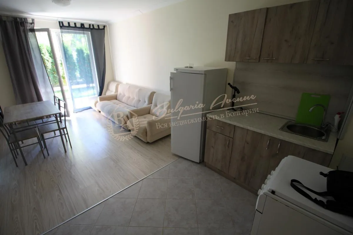 Просторная, меблированная студия со своим двориком, к.Солнечный Берег