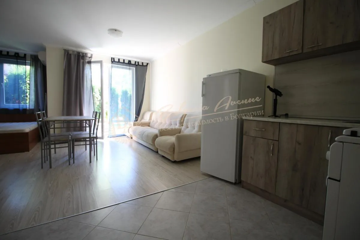 Просторная, меблированная студия со своим двориком, к.Солнечный Берег