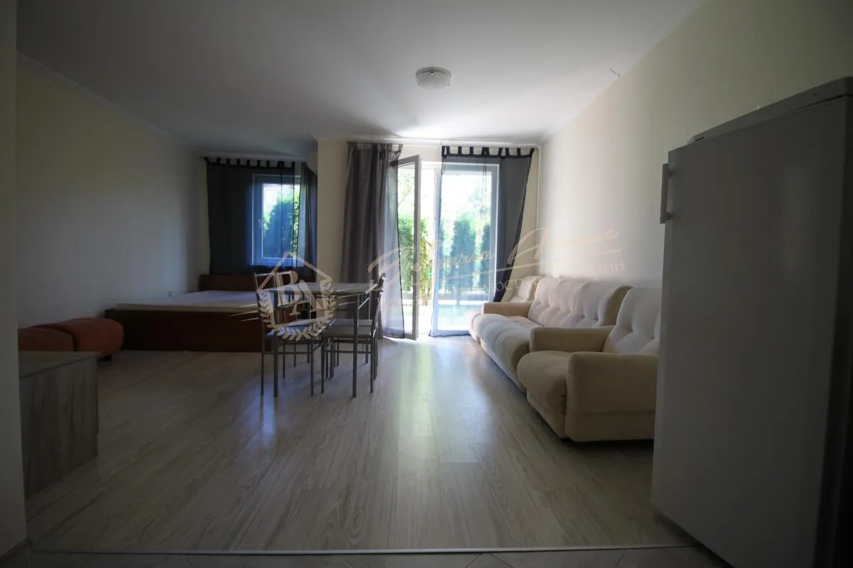 Просторная, меблированная студия со своим двориком, к.Солнечный Берег