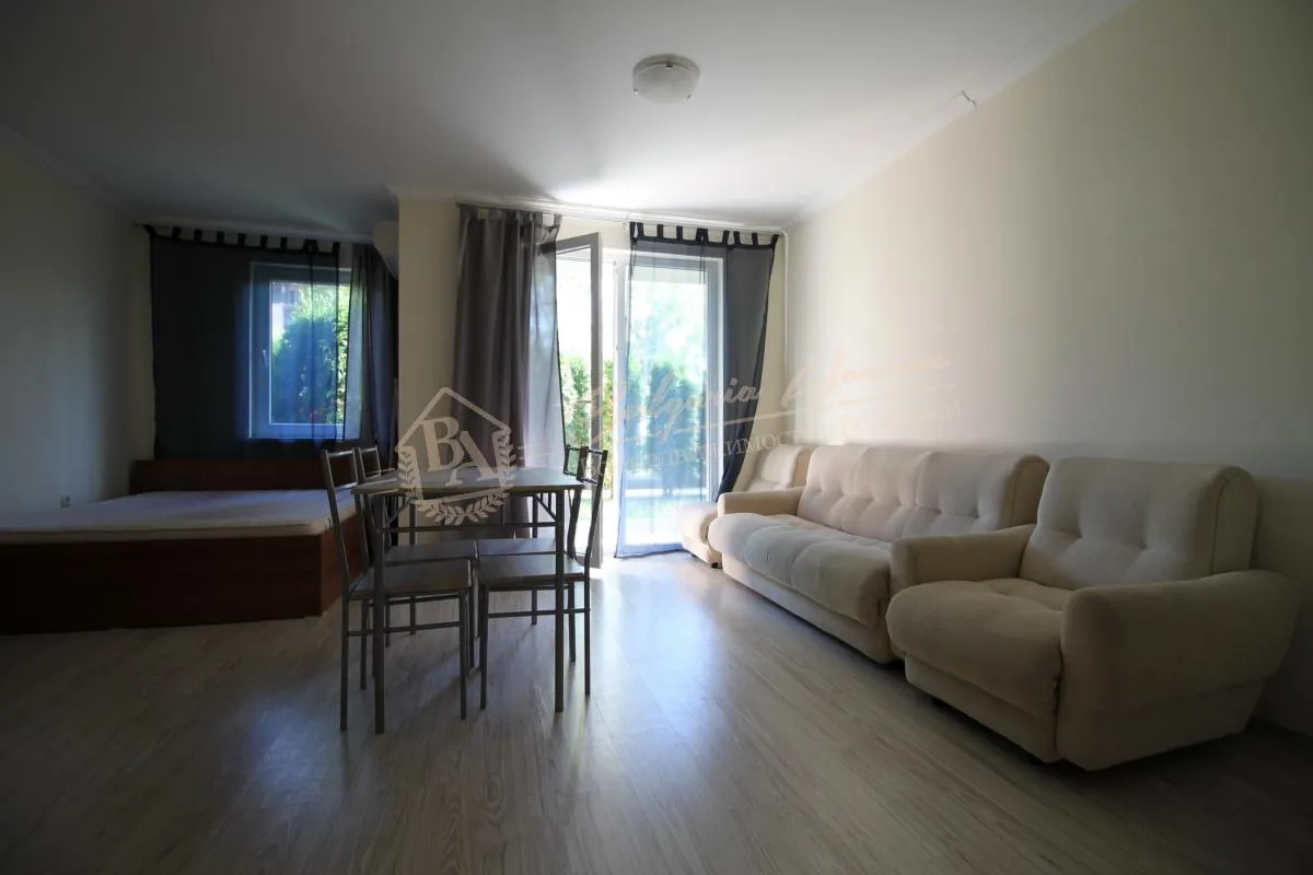 Просторная, меблированная студия со своим двориком, к.Солнечный Берег