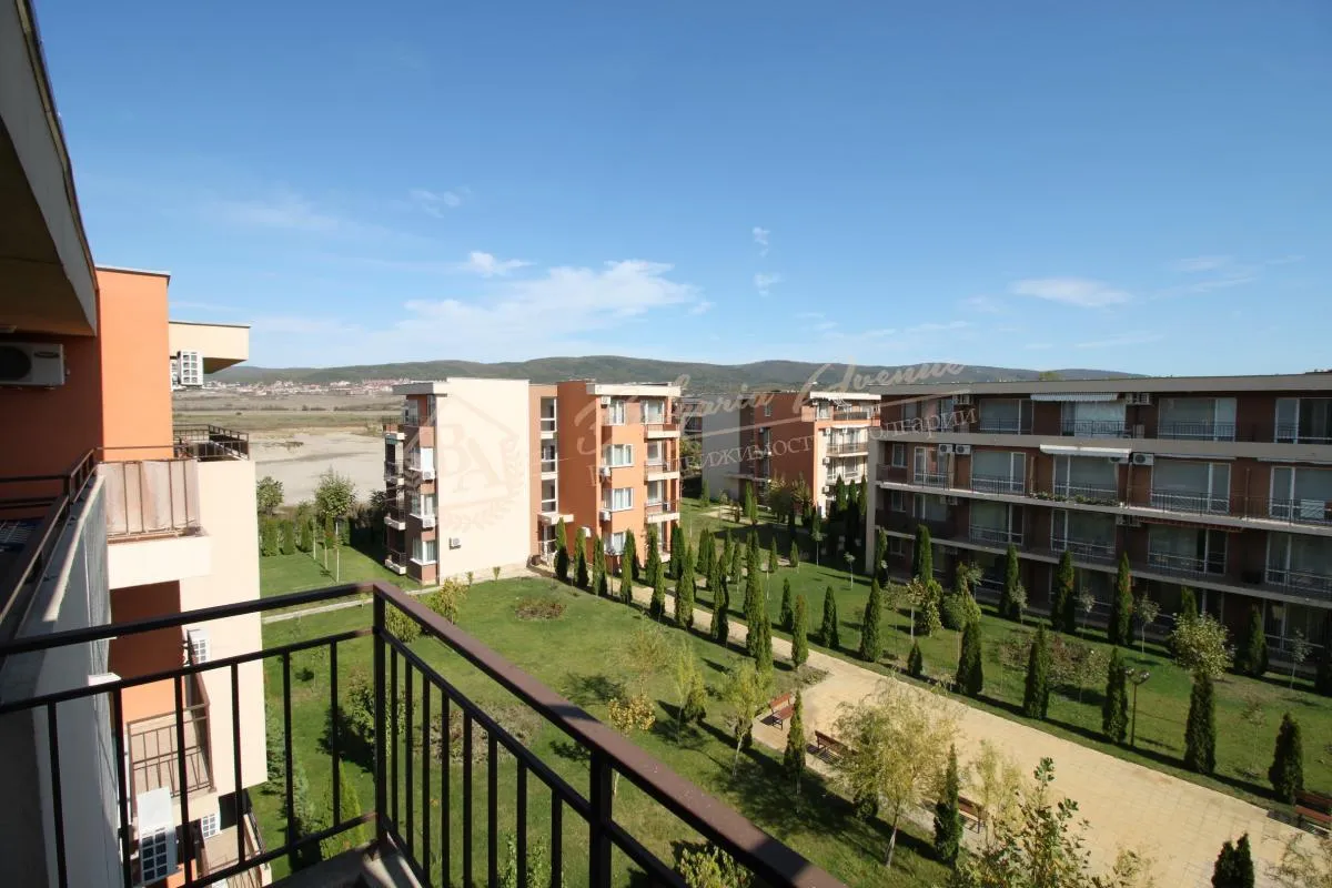 Просторная студия 2+2 с мебелью и видом на зеленый двор, к.Солнечный берег