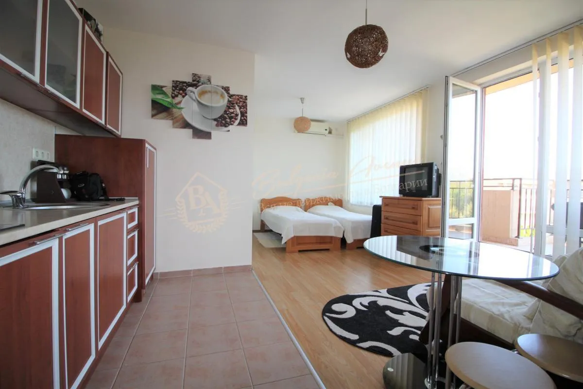 Просторная студия 2+2 с мебелью и видом на зеленый двор, к.Солнечный берег