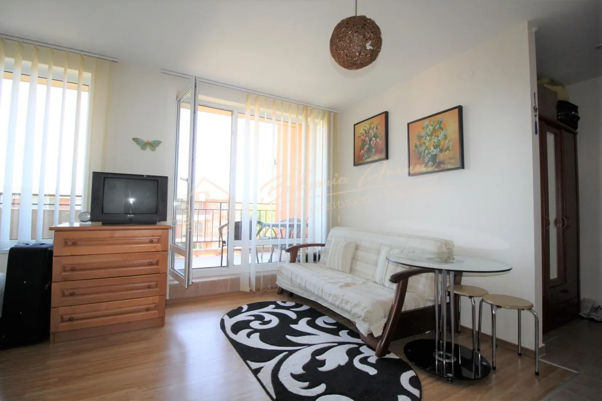 Просторная студия 2+2 с мебелью и видом на зеленый двор, к.Солнечный берег