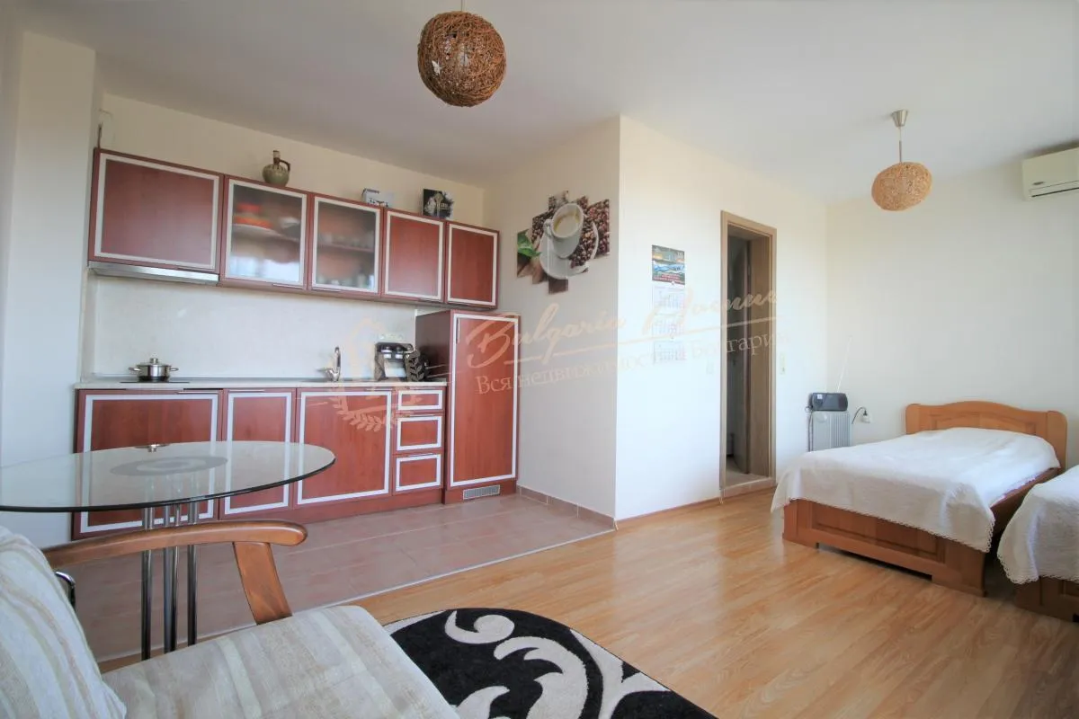 Просторная студия 2+2 с мебелью и видом на зеленый двор, к.Солнечный берег