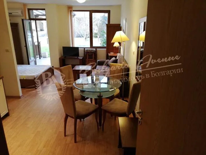 Просторная студия с английским двориком в элитном комплексе, г.Св.Влас