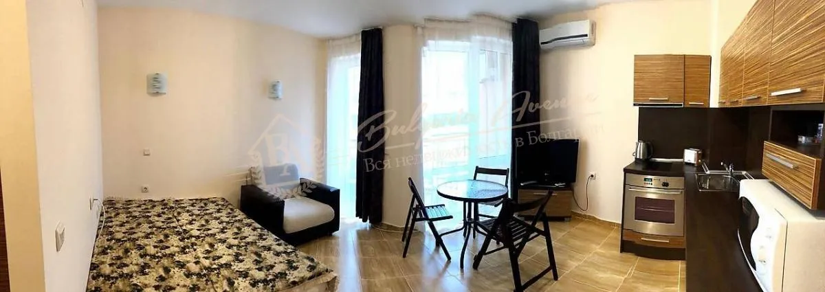 Просторная, уютная студия в 50 м от пляжа, в г. Святой Влас