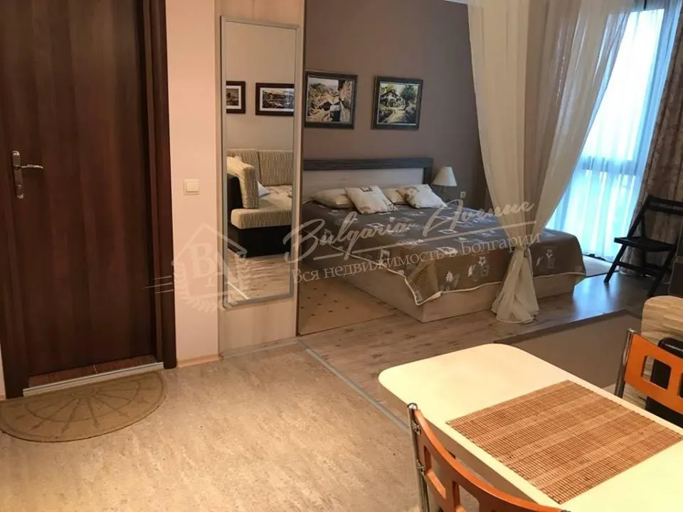 Просторная студия с видом на море в 120 м от пляжа, г.Несебър