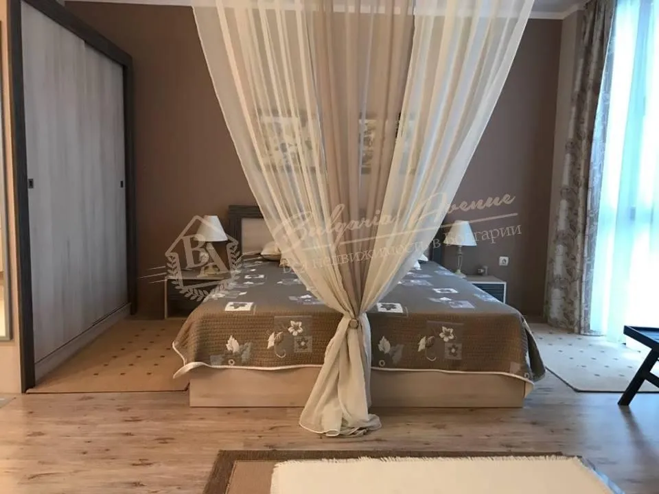 Просторная студия с видом на море в 120 м от пляжа, г.Несебър