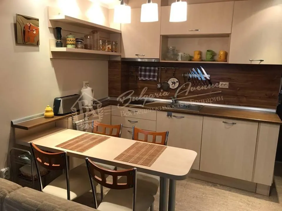 Просторная студия с видом на море в 120 м от пляжа, г.Несебър