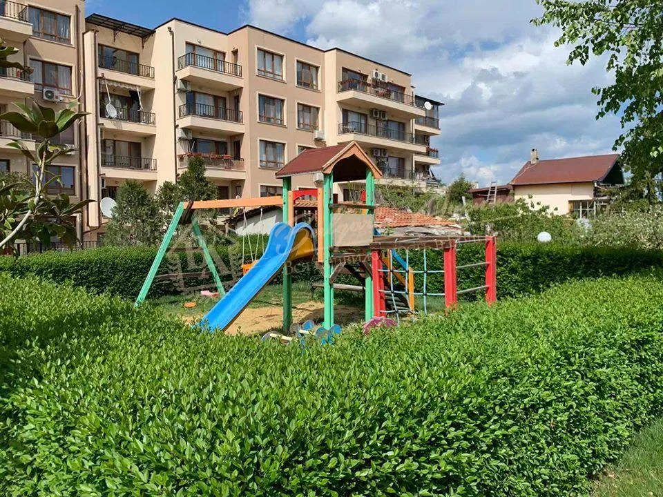 Просторна студия в жилом комплексе в спальном районе в г.Варна