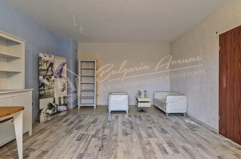 Просторна студия в жилом комплексе в спальном районе в г.Варна