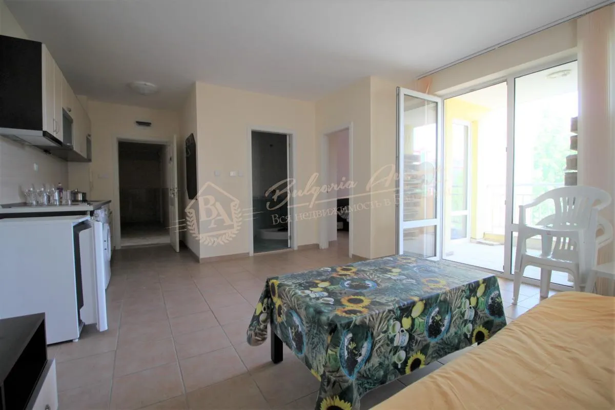 Апартамент с нишей для кухни и просторной террасой, к.Солнечный Берег