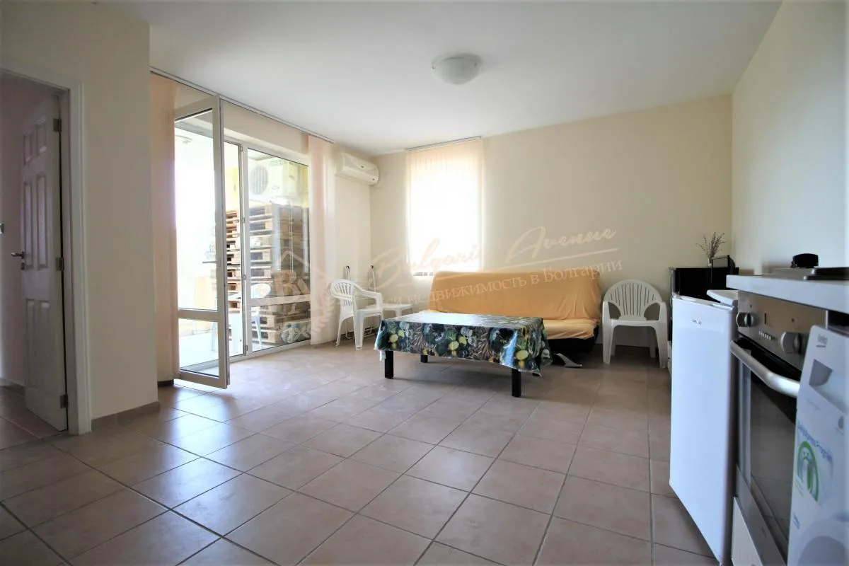 Апартамент с нишей для кухни и просторной террасой, к.Солнечный Берег