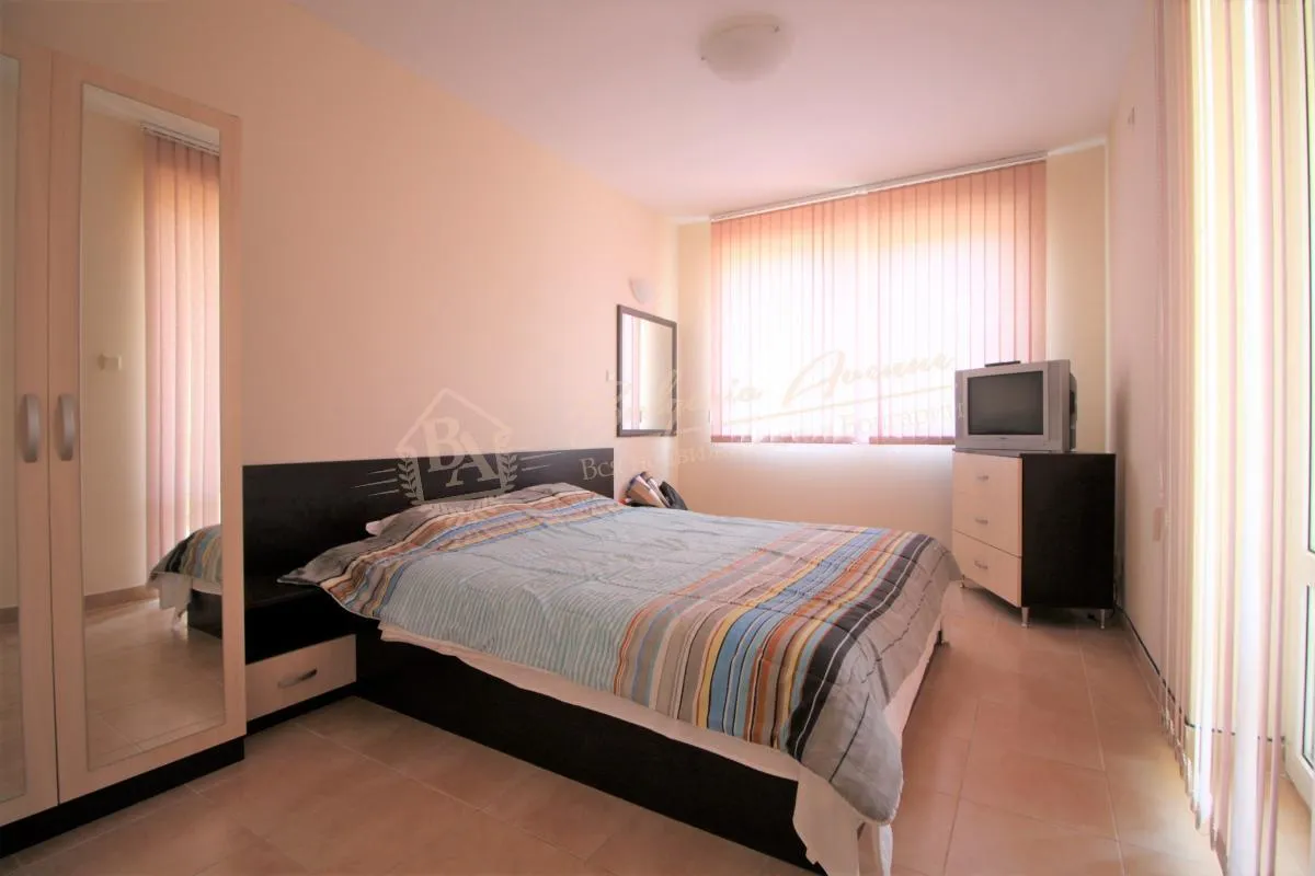 Апартамент с нишей для кухни и просторной террасой, к.Солнечный Берег