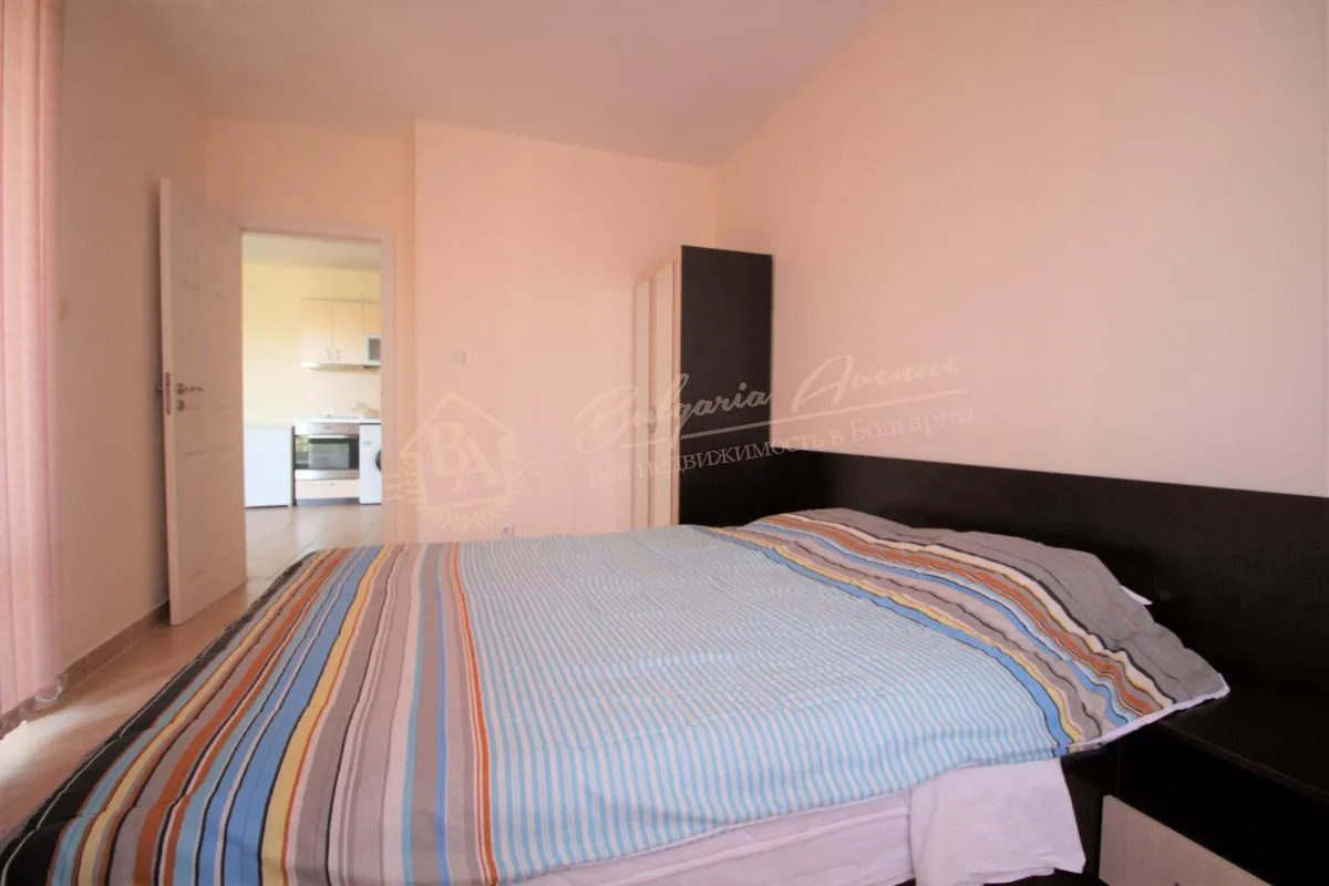 Апартамент с нишей для кухни и просторной террасой, к.Солнечный Берег