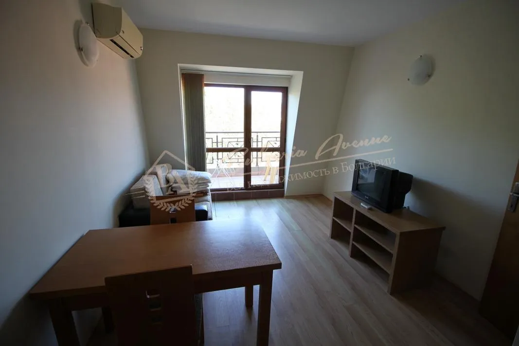 Меблированная квартира с 1 спальней на второй линии, к.Солнечный берег