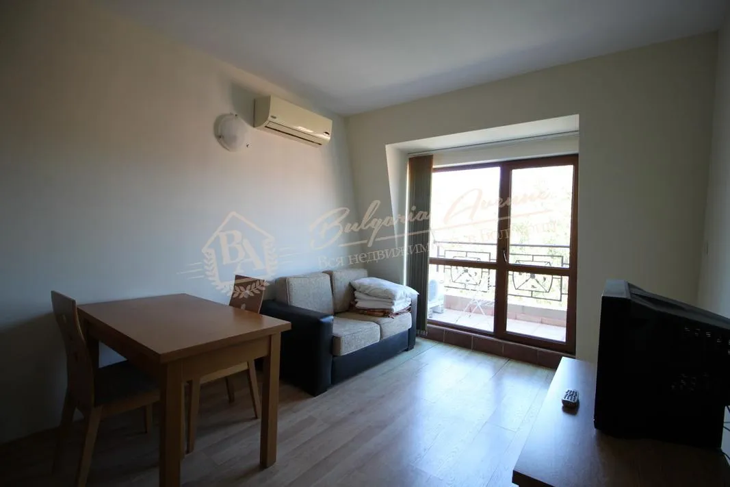 Меблированная квартира с 1 спальней на второй линии, к.Солнечный берег