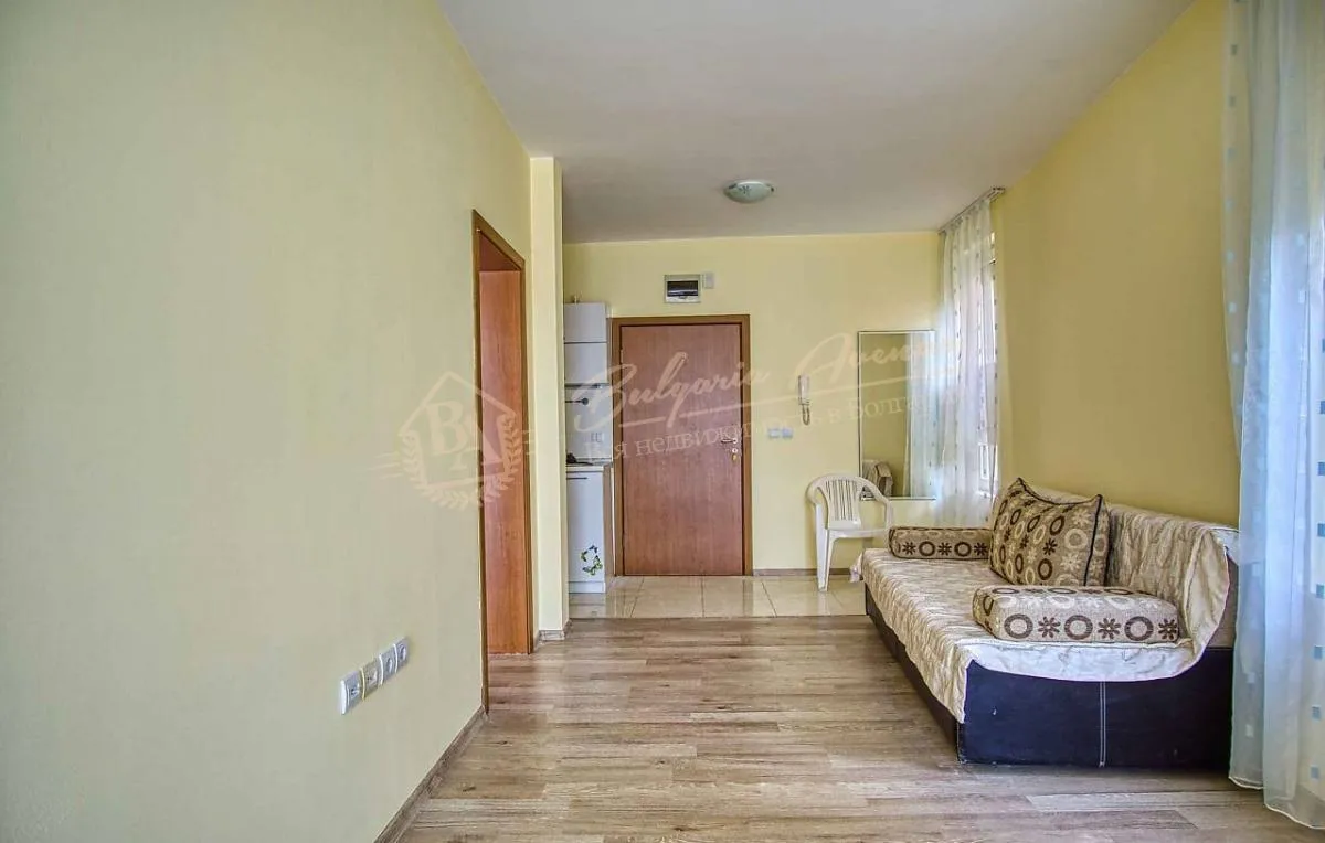 Двухкомнатная квартира с видом на море в 50 м от пляжа, Равда