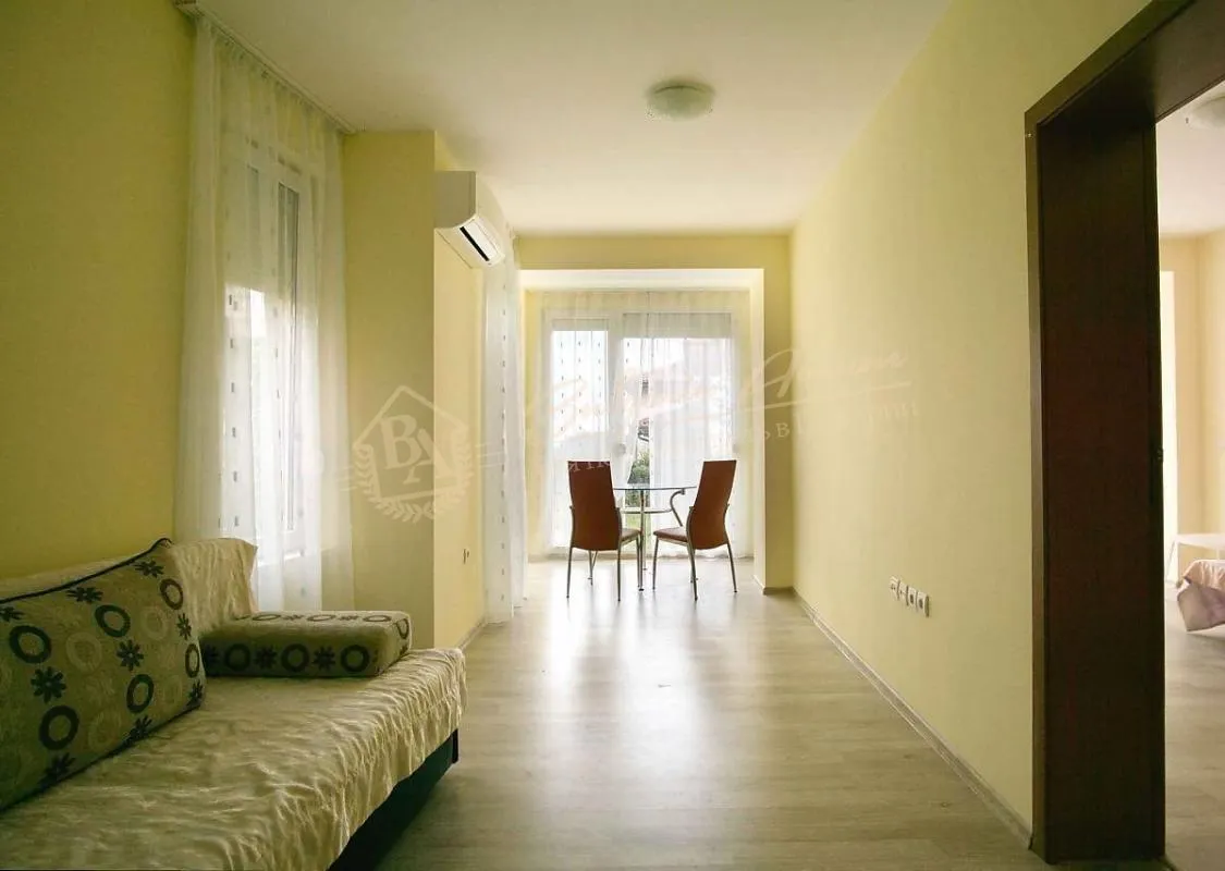 Двухкомнатная квартира с видом на море в 50 м от пляжа, Равда